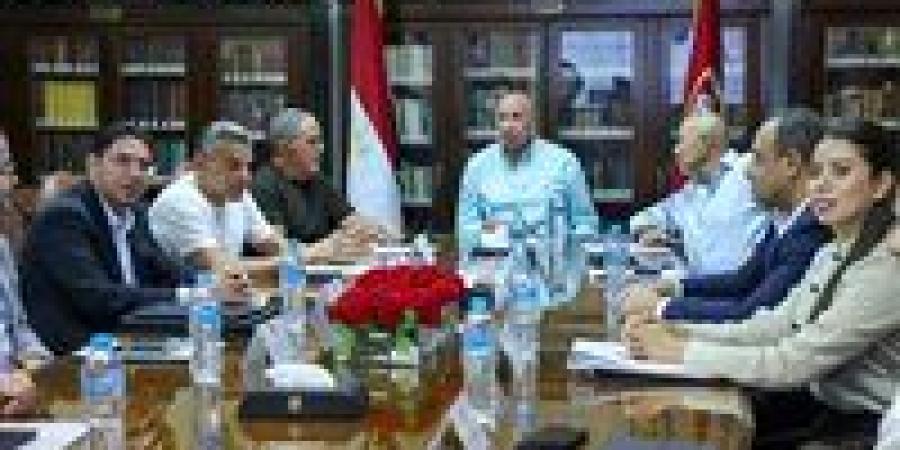 بالبلدي: تفاصيل
      اجتماع
      الجمعية
      العمومية
      لشركة
      الأهلي
      لكرة
      القدم