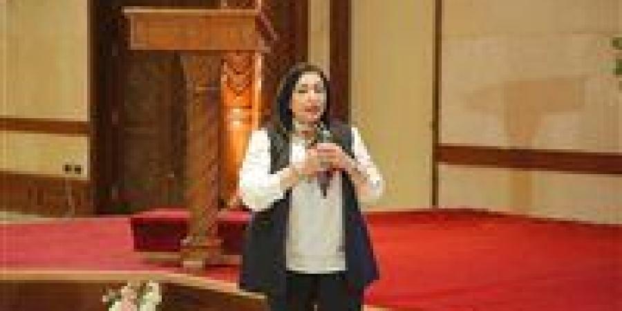 بالبلدي: «أمهات
      مصر»
      تشارك
      في
      ندوة
      «الإعلام
      والمسؤولية
      الصحية»
      بصالون
      المركز
      الثقافي
      القبطي
      الأرثوذكسي
