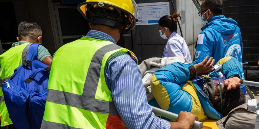 بالبلدي: معجزة نجاة على إيفرست.. العثور على مرشد شيربا حيًّا بعد أسبوع من فقدانه