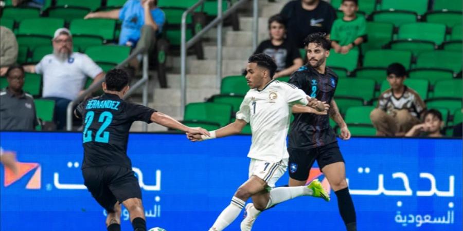 بالبلدي : فيديو
      |
      بعد
      مباراة
      استمرت
      4
      ساعات..
      السعودية
      تكتسح
      بورتوريكو
      بثلاثية
      في
      أول
      انتصار
      مع
      دونيس