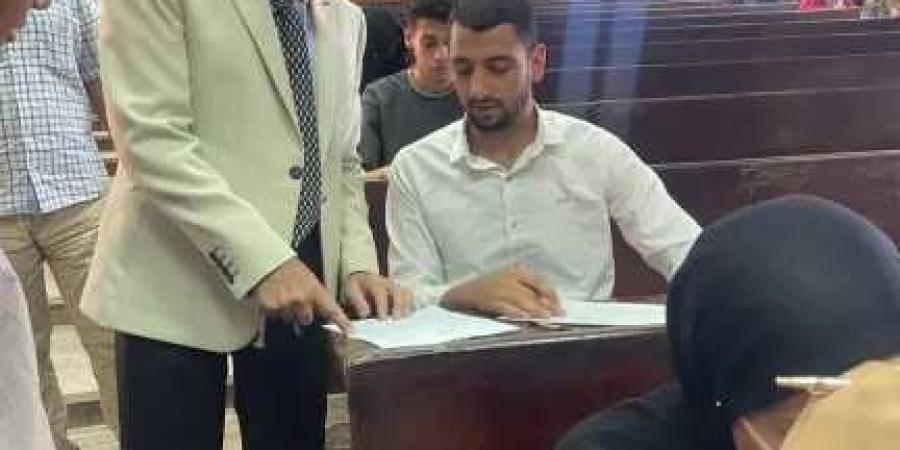 رئيس
      جامعة
      أسوان
      يتابع
      امتحانات
      كلية
      دار
      العلوم
      ويؤكد
      انتظام
      منظومة
      الامتحانات