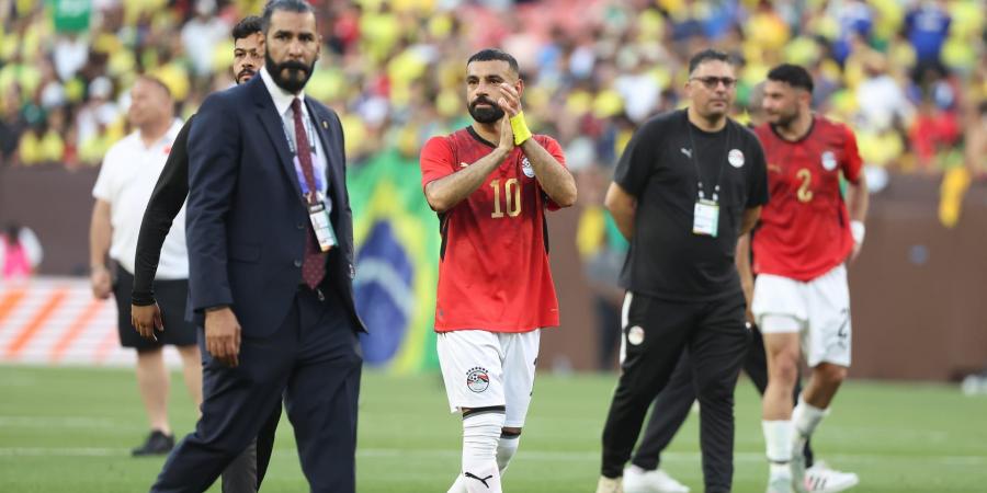 belbalady لقطات خطفت الأنظار.. عناق حار وحديث خاص بين محمد صلاح ولاعبي منتخب البرازيل