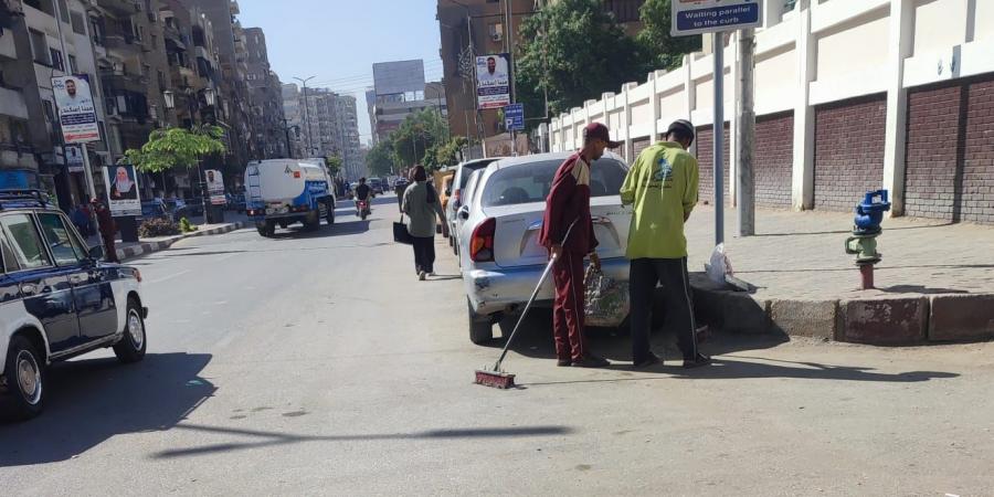 بالبلدي : رغم
      حرارة
      الجو..
      عمال
      النظافة
      بمحيط
      المدارس
      ولجان
      الامتحانات
      بسوهاج
