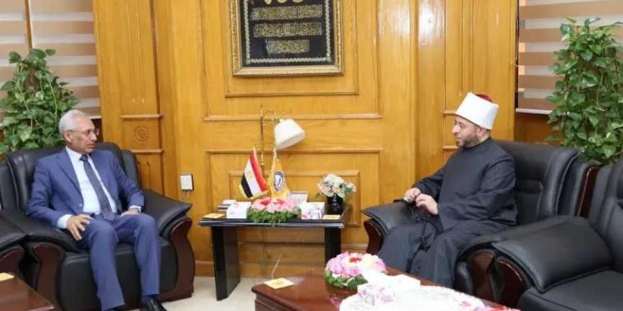 رئيس
      جامعة
      المنيا
      يستقبل
      وزير
      الأوقاف
      ويبحث
      سبل
      التعاون
      المشترك
      في
      تدريب
      وتأهيل
      الدعاة