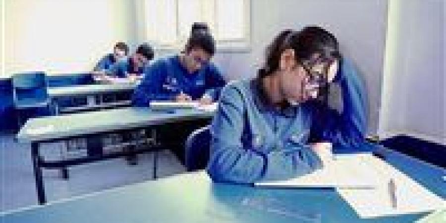 بالبلدي : إصابة
      مراقبة
      ونقلها
      للمستشفي
      أثناء
      امتحانات
      الثانوية
      الفنية
      بالدقهلية