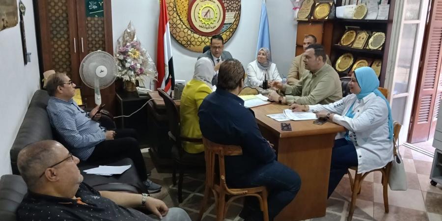 بالبلدي : وكيل
      التعليم
      بالغربية
      يتابع
      امتحانات
      الإعدادية
      ويؤكد
      الانضباط
      الكامل
      باللجان