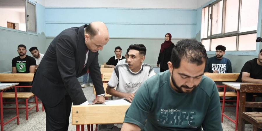 بالبلدي : محافظ
      الغربية
      يتفقد
      لجان
      الدبلومات
      الفنية
      ويؤكد
      دعم
      الطلاب
      ومستقبلهم