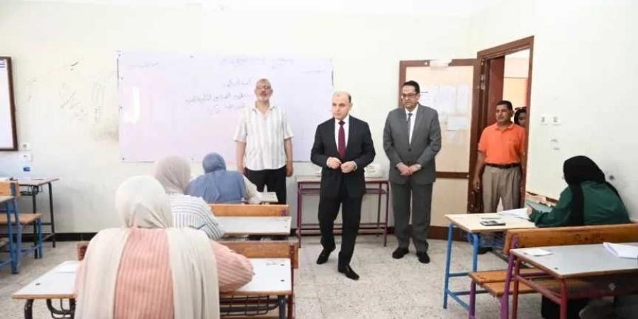 محافظ
      الغربية
      يتفقد
      لجان
      امتحانات
      الدبلومات
      الفنية
      الصناعية
      والتجارية
      بطنطا