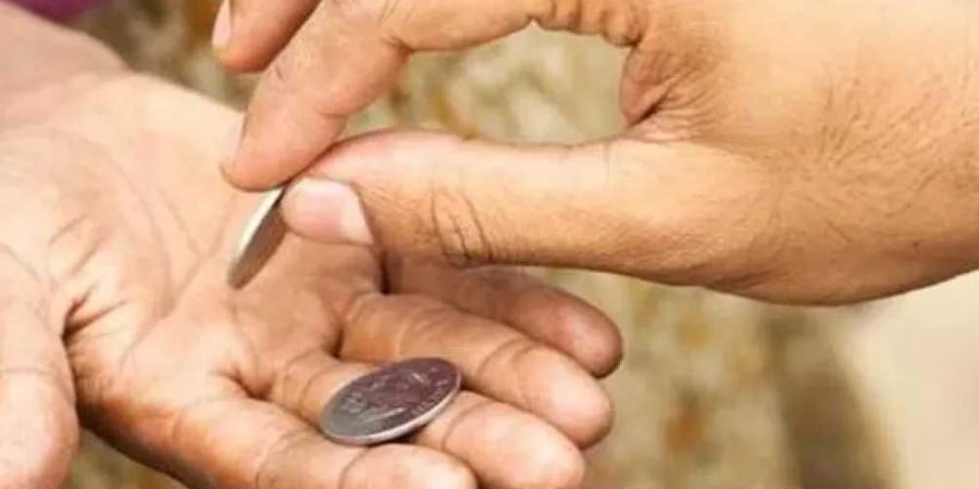 هل
      يجوز
      توزيع
      أموال
      على
      أطفال
      المقابر
      صدقة
      على
      الميت؟..
      أمين
      الفتوى
      يجيب