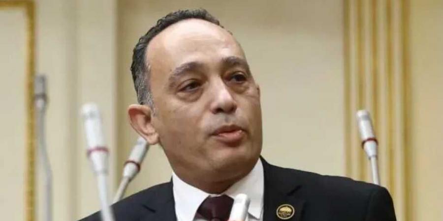 النائب
      فريدي
      البياضي
      يحذر
      من
      تحول
      الدعم
      العيني
      إلى
      نقدي:
      يُحتمل
      تعرض
      المواطنين
      لمعاناة
      شديدة