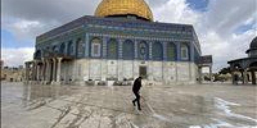 بالبلدي : مستوطنون
      يقتحمون
      باحات
      المسجد
      الأقصى
      المبارك
      بحماية
      شرطة
      الاحتلال