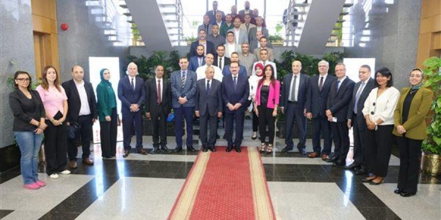 بالبلدي: الأكاديمية
      العربية
      وأبو
      قير
      للأسمدة
      تحتفلان
      بتخريج
      الدفعة
      الأولى
      من
      قادة
      المستقبل