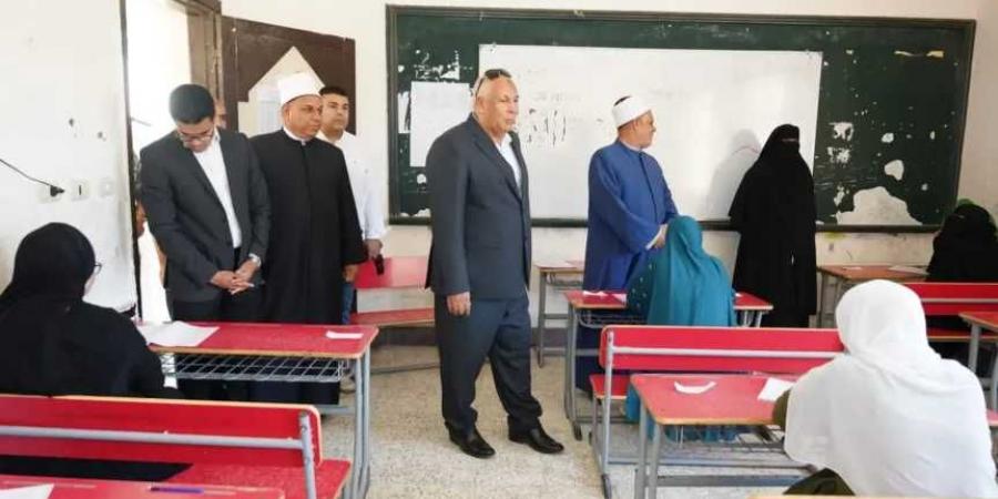محافظ
      مطروح
      يتابع
      امتحانات
      الإعدادية
      العامة
      والثانوية
      الأزهرية
      ويطمئن
      على
      انتظام
      اللجان
