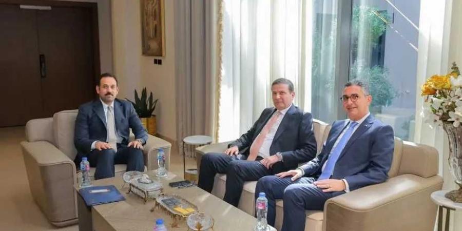 وزيرا
      التموين
      والزراعة
      ومدير
      جهاز
      مستقبل
      مصر
      يبحثون
      تعزيز
      تكامل
      منظومة
      الأمن
      الغذائي