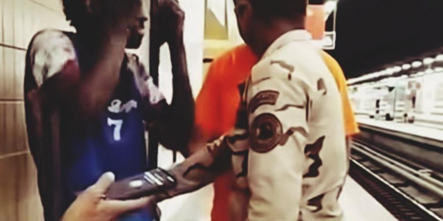 بالبلدي : فيديو
      المجند
      المصري
      والجاسوس
      الإفريقي
      يثير
      الجدل..
      القصة
      الكاملة