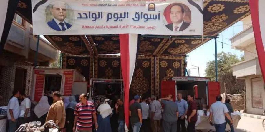 إقبال
      كثيف
      وتخفيضات
      حقيقية..
      أسواق
      quot;اليوم
      الواحدquot;
      بالغربية
      تنجح
      في
      الوصول
      للمواطن
      وتخفيف
      أعباء
      المعيشة