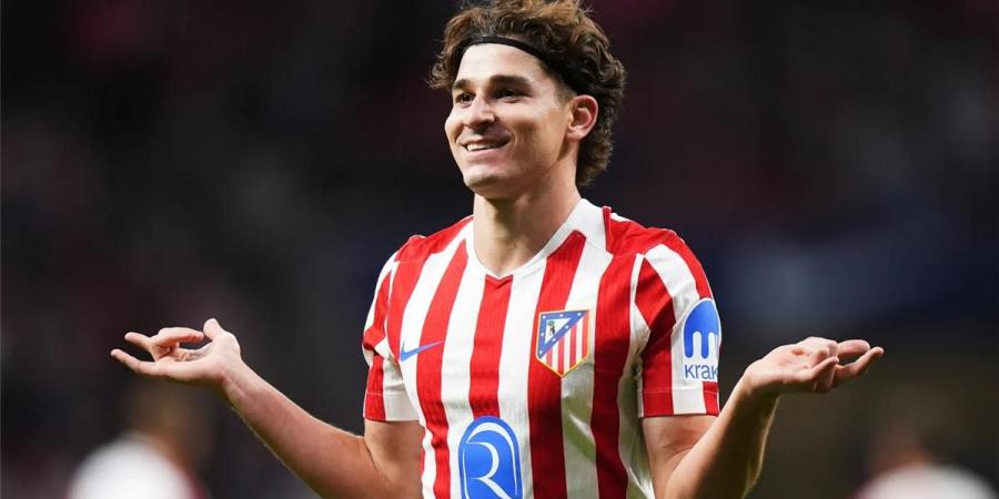 بالبلدي : ساخرًا
      من
      ريال
      مدريد
      وبرشلونة..
      أتلتيكو
      مدريد
      يرد
      على
      عرض
      بيريز
      لـ
      ألفاريز