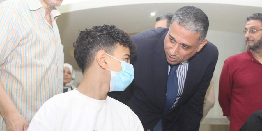 بالبلدي: عزيمة
      تتحدى
      المرض..
      مدير
      «تعليم
      الجيزة»
      يطمئن
      على
      طلاب
      الإعدادية
      بمستشفى
      57357