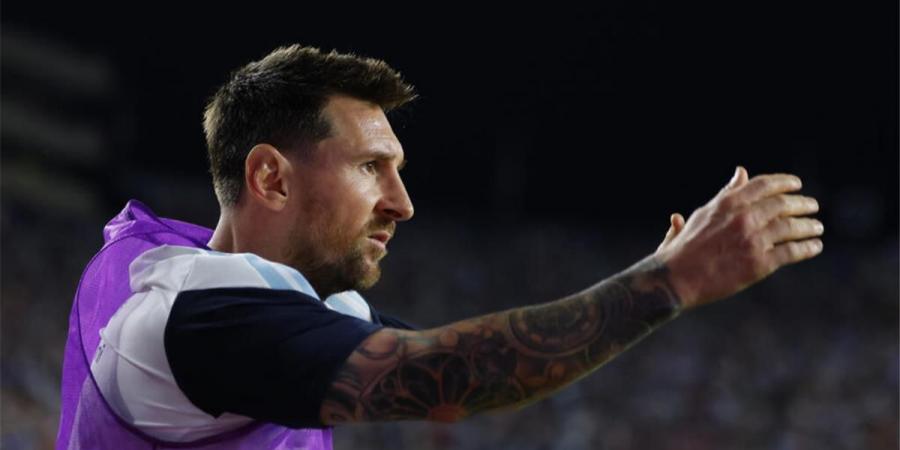 بالبلدي : ميسي
      يقدم
      وعدًا
      لجماهير
      الأرجنتين
      قبل
      انطلاق
      كأس
      العالم