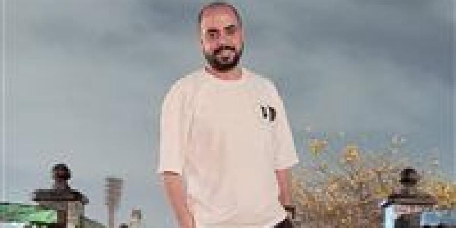 بالبلدي : وليد
      بكري..
      شاعر
      صاغ
      تجربته
      بين
      العائلة
      والفقد
      والقصيدة