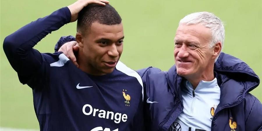 بالبلدي : ديشامب
      يبرر
      مشاركة
      مبابي
      كرأس
      حربة
      مع
      فرنسا
      قبل
      كأس
      العالم