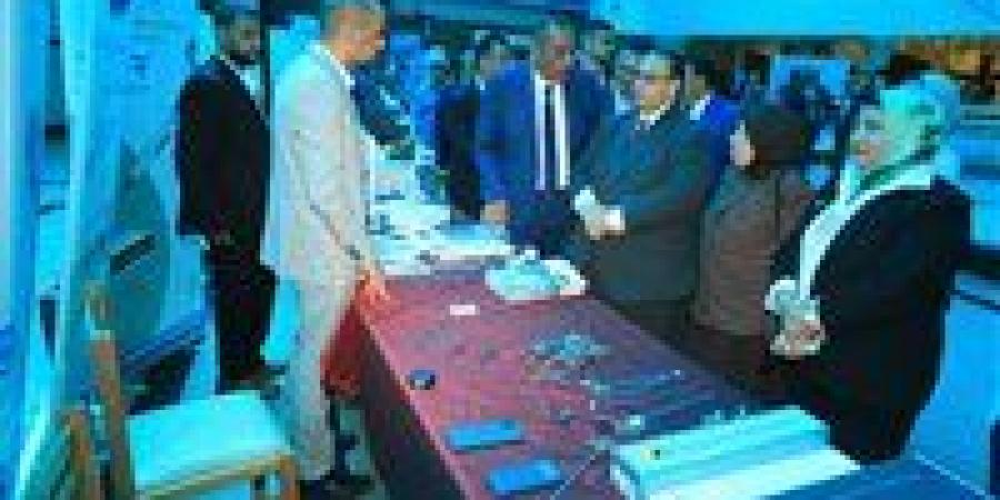 بالبلدي : رئيس
      جامعة
      كفر
      الشيخ
      يشهد
      فعاليات
      المعرض
      المصاحب
      لمؤتمر
      المسالك
      البولية