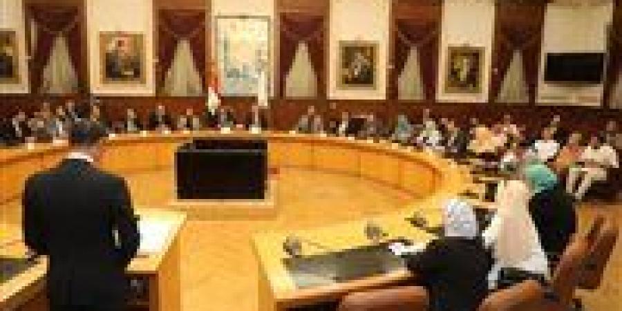 بالبلدي: وزير
      الصناعة
      ومحافظ
      القاهرة
      يسلمان
      43
      عقدًا
      لتقنين
      أوضاع
      مصانع
      وورش
      شق
      الثعبان