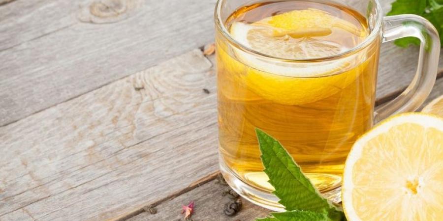 بالبلدي : إضافة عصير الليمون إلى الشاي الأخضر يضاعف فوائده 5 مرات