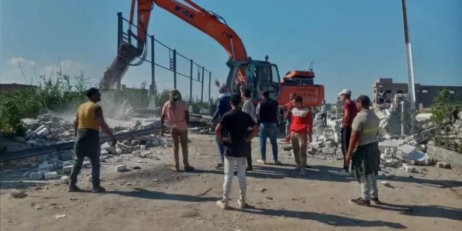 محافظ
      الإسكندرية
      يوجه
      بسرعة
      رصف
      الشوارع
      وترميم
      الحفر
      والبدء
      في
      رفع
      كفاءة
      كوبري
      أبيس