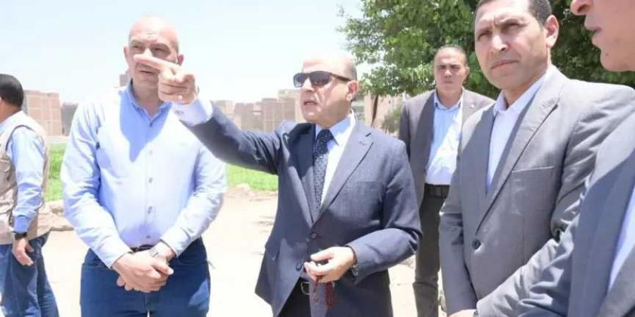 من
      قلب
      شوارع
      المحلة
      الكبرى..
      محافظ
      الغربية
      يتابع
      الخدمات
      ميدانيًا