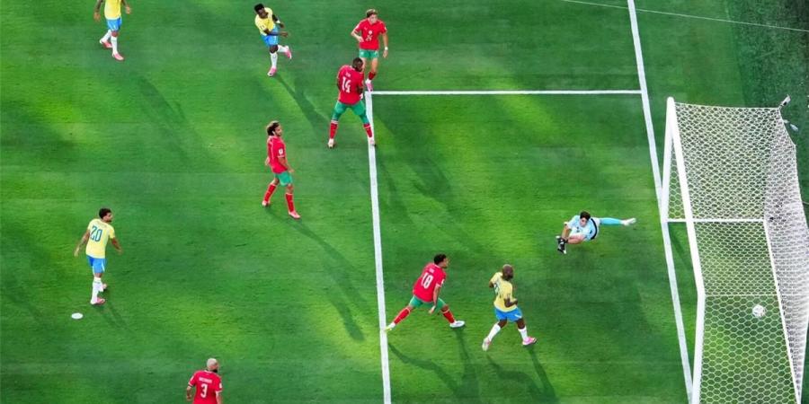 بالبلدي : صحف
      البرازيل:
      فينيسيوس
      ينقذ
      السيلساو..
      ولاعب
      المغرب
      كان
      الأفضل
      في
      وسط
      الملعب