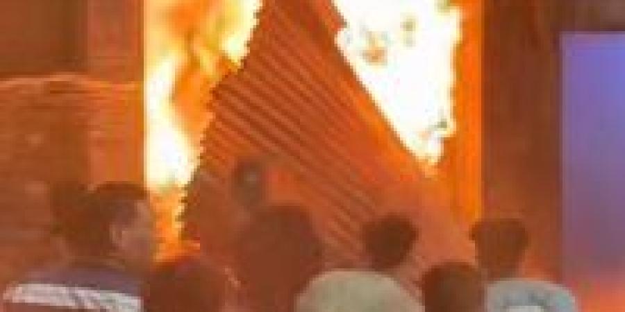 بالبلدي : أسيوط..
      إصابة
      8
      أشخاص
      في
      حريق
      التهم
      5
      منازل
      بقرية
      دير