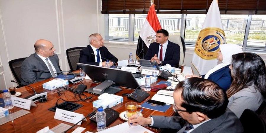 بالبلدي : وزير
      الصناعة
      والأكاديمية
      العربية
      يتفقان
      على
      ربط
      البحث
      العلمي
      باحتياجات
      المصانع
      وإنشاء
      أول
      مجمع
      تكنولوجي
      بجامعة
      الإسكندرية