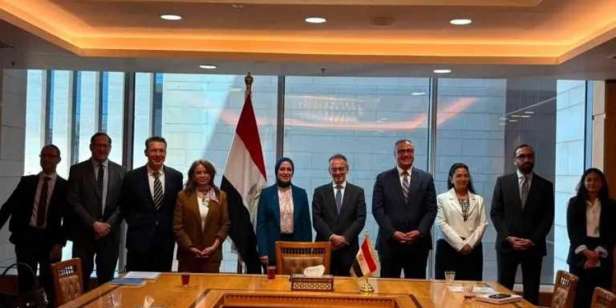 نائب
      وزير
      الخارجية
      تستقبل
      نائب
      رئيس
      البنك
      الأوروبي
      لإعادة
      الإعمار
      والتنمية
      للشؤون
      المصرفية