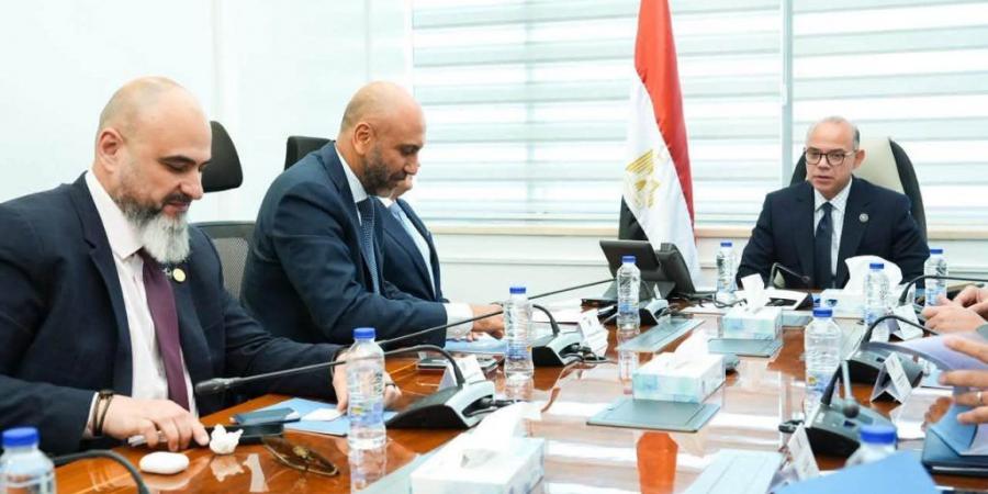 بالبلدي : وزير
      الاستثمار
      والتجارة
      الخارجية
      يبحث
      مع
      قيادات
      دي
      بي
      ورلد
      فرص
      التوسع
      في
      مراكز
      التوزيع
      وتعزيز
      التكامل
      التجاري
      مع
      الأسواق
      الإفريقية