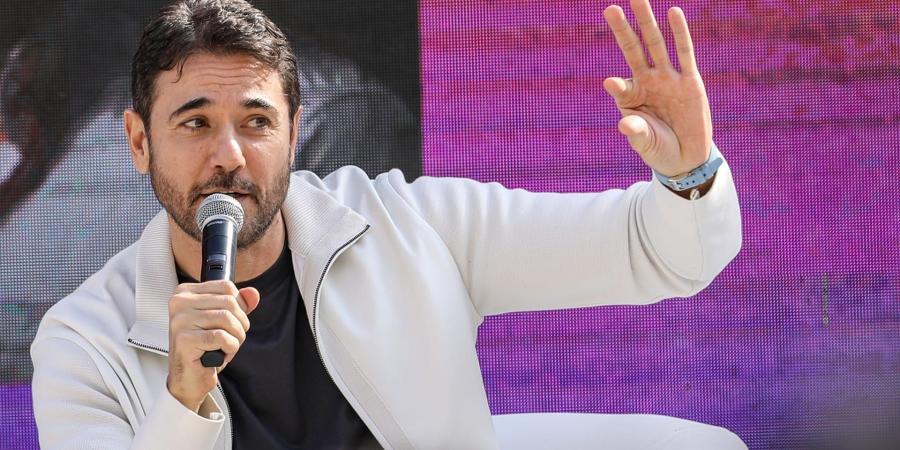 belbalady تركي آل الشيخ يبدي قلقه على أحمد عز من كواليس تصوير مسلسل "الأمير"
