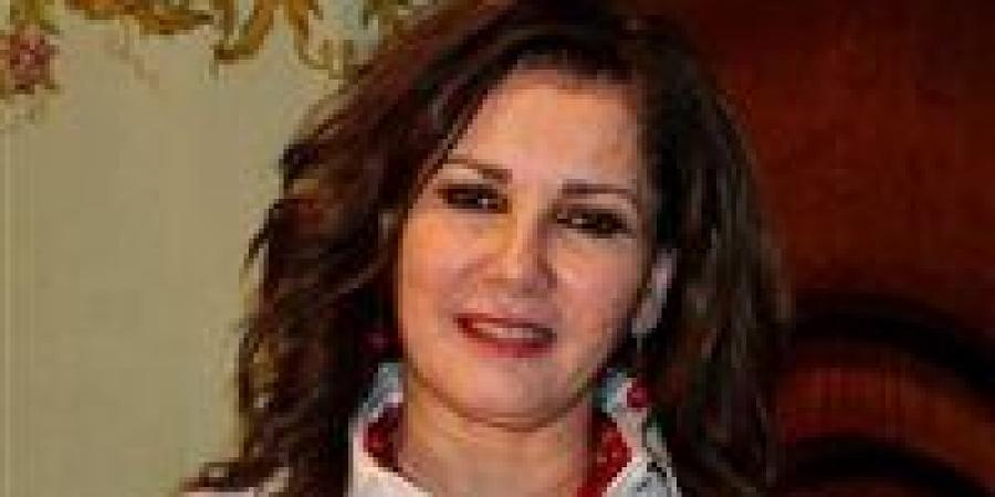 بالبلدي: آثار
      الحكيم
      تثير
      الجدل
      بتصريحاتها
      عن
      الحجاب