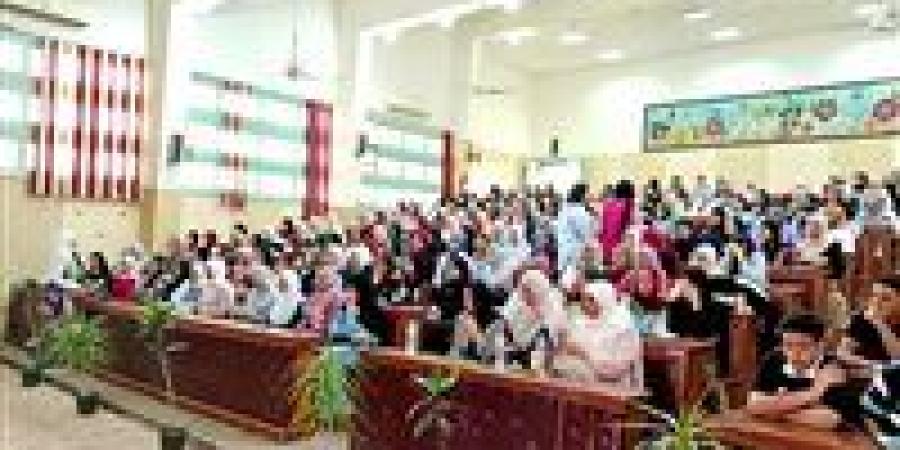 بالبلدي : وكيل
      التعليم
      بالإسكندرية
      يتابع
      فعاليات
      القوافل
      التعليمية
      للمراجعات
      النهائية
      لطلاب
      الثانوية
      العامة