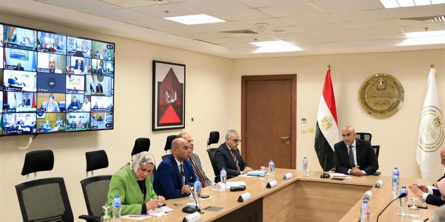 بالبلدي : وزير
      التعليم
      يوجه
      بسحب
      الكتب
      الدراسية
      المطبوعة
      من
      المخازن
      لتوزيعها
      على
      الإدارات
