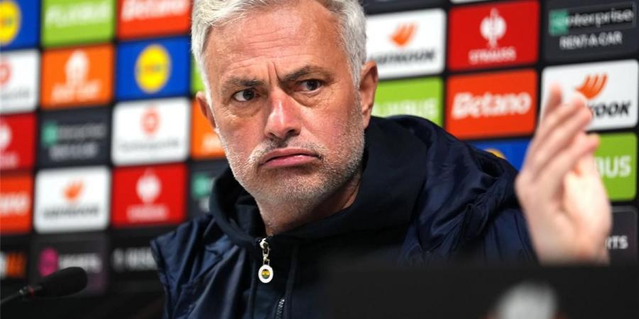 بالبلدي : صدمة
      أولى
      لـ
      مورينيو..
      ريال
      مدريد
      يتعرض
      لضربة
      قوية
      في
      الميركاتو
      الصيفي