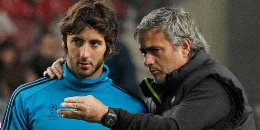 بالبلدي : جرانيرو:
      مورينيو
      استثنائي
      ..
      وسيقدم
      الكثير
      لـريال
      مدريد