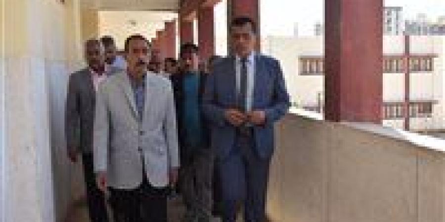بالبلدي : محافظ
      سوهاج
      يتفقد
      استراحات
      القائمين
      على
      أعمال
      امتحانات
      الثانوية
      العامة