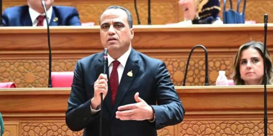 النائب
      ممدوح
      جاب
      الله
      يطالب
      وزير
      النقل
      بحل
      مشكلات
      الطرق
      والديون