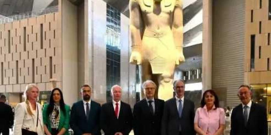 رئيس
      وزراء
      جمهورية
      صربيا
      والوفد
      المرافق
      له
      في
      جولة
      داخل
      المتحف
      المصري
      الكبير