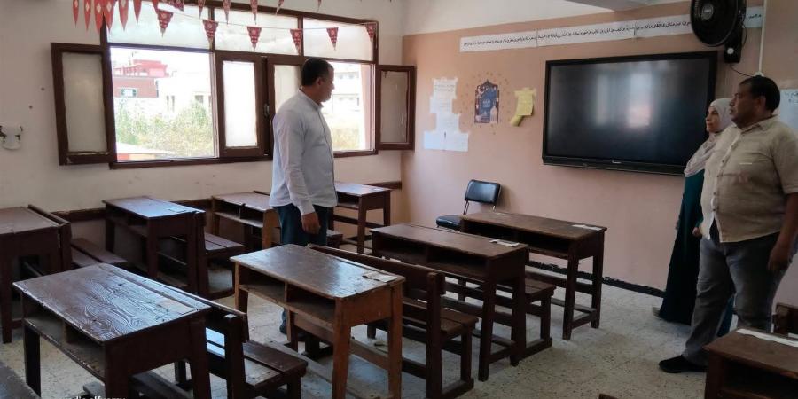 بالبلدي : استعدادًا
      لماراثون
      الثانوية
      العامة..
      وكيل
      التعليم
      بدمياط
      يتفقد
      لجان
      كفر
      سعد
      وفارسكور