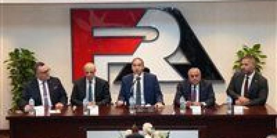 بالبلدي: الرقابة
      المالية
      تعقد
      لقاءً
      موسعًا
      لتيسير
      إجراءات
      طرح
      الشركات
      الحكومية
      بالبورصة