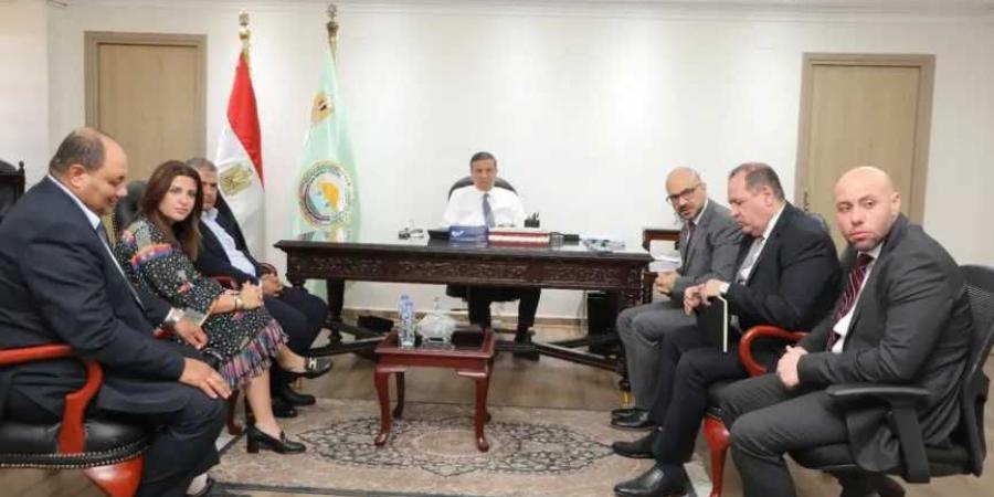 وزير
      الزراعة
      يستقبل
      ممثلي
      شركة
      quot;بيتي
      ـ
      احدى
      شركات
      المراعيquot;
      لبحث
      ضخ
      استثمارات
      جديدة