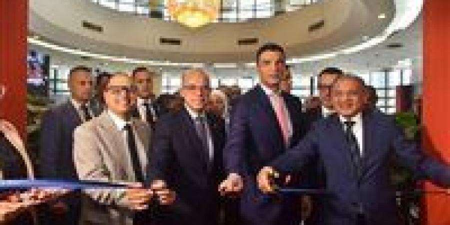 بالبلدي: وزير
      الاستثمار
      والتجارة
      الخارجية
      يفتتح
      معرض
      الأهرام
      لسيارات
      النقل
      2026