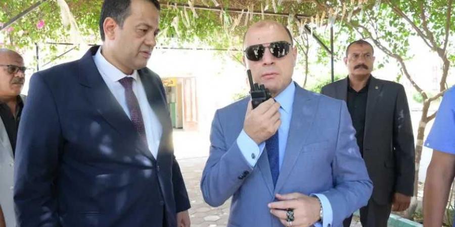 قبل
      ساعات
      من
      انطلاق
      امتحانات
      الثانوية
      العامة..
      محافظ
      الغربية
      يتفقد
      جاهزية
      اللجان
      لاستقبال
      51702
      طالب
      في
      115
      لجنة