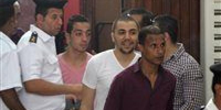 بالبلدي : إحالة
      سيد
      مشاغب
      و5
      آخرين
      للجنايات
      بتهمة
      التجمهر
      وحيازة
      ألعاب
      نارية
      ببولاق
      الدكرور
